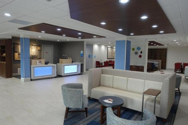 Holiday Inn Express & Suites Brentwood image 7